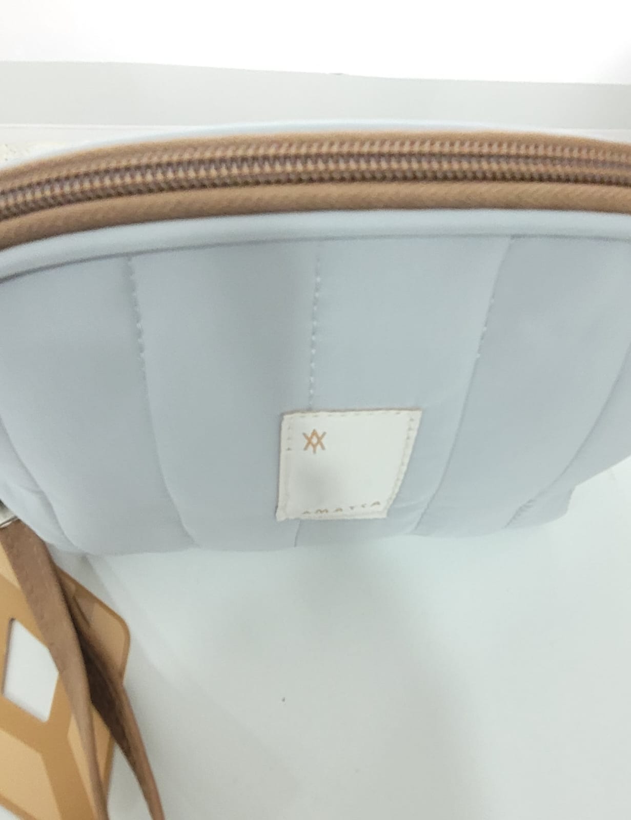 PORTA COSMETICO / MONEDERO GRIS CON CIERRE Y COSTURAS MARRON - Imagen 4