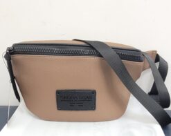 RIÑONERA MARRON CON CORREA Y CIERRE NEGRO