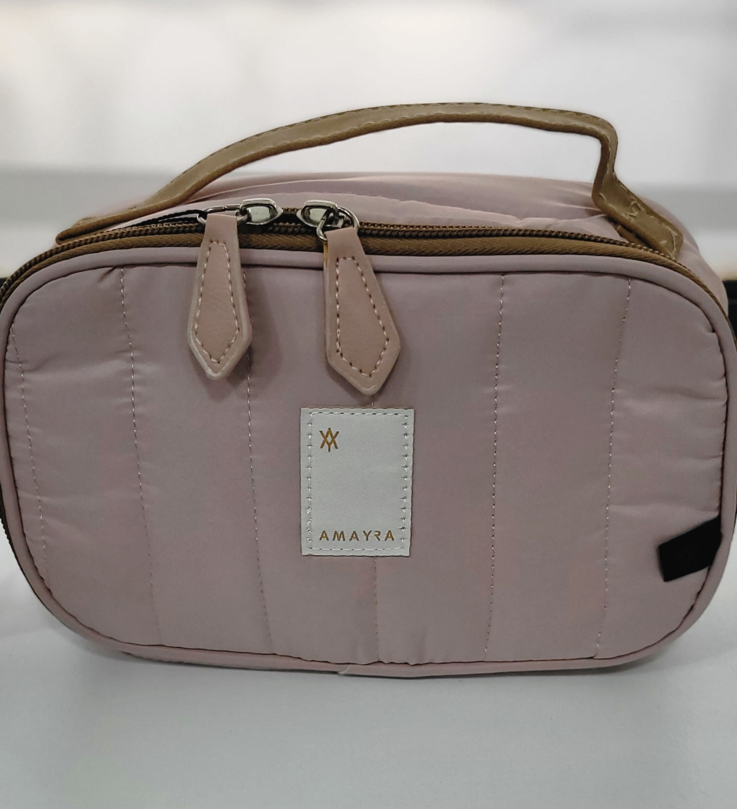 PORTA COSMETICO ROSADO AMAYRA CON CIERRE MARRON